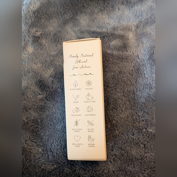 Calypso Earth Harbor Vitamin C Moisture Elixir Sea Berry + COQ10 1fl.oz 30mL - Picture 3 of 4